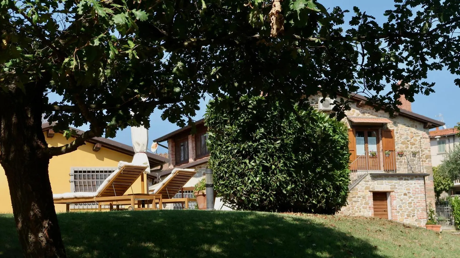 Villa Emilia Tuscan Stone Agna
